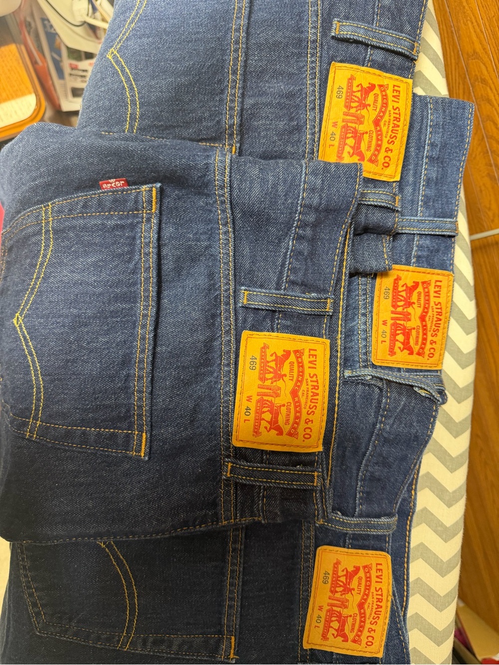 8 pc lot! Levi's Men's Dark Blue Denim Jeans/shorts - Classic Fit. W 40/42, L7/8